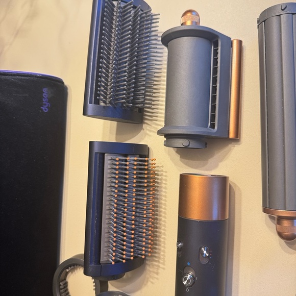 Dyson Air Wrap - Picture 4 of 5